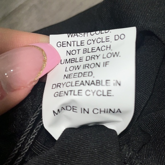 Black Ruched Sleeveless Top - Picture 6 of 7